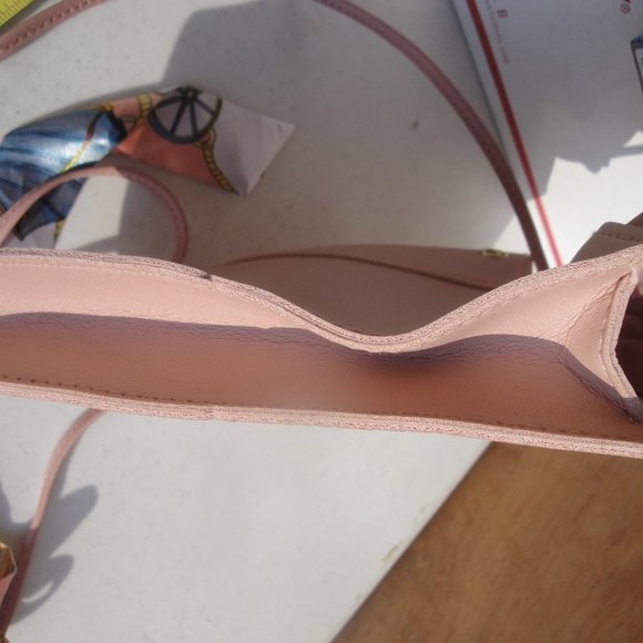 Adorable Soft Pink and White Crossbody bag with Scarf...great for phone and keys - Picture 6 of 6